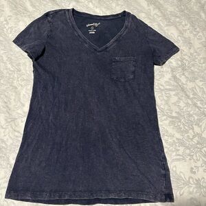 Universal Threads T-shirt